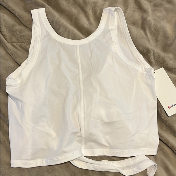 Lululemon it’s a tie tank white size 6 NWT - Picture 2 of 3